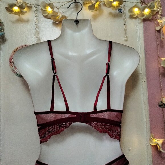 Sultry (L) Caged and Keyhole Rich Red Lingerie Set - Picture 10 of 11